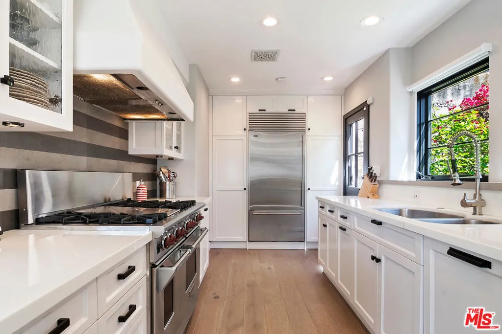 7874 Fareholm Drive, Los Angeles, California 90046 home-pic-11